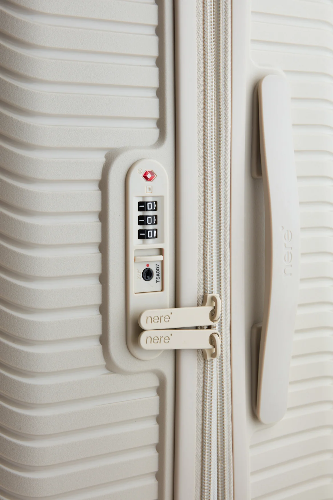 Bondi Check-In 66cm Suitcase - Image 7