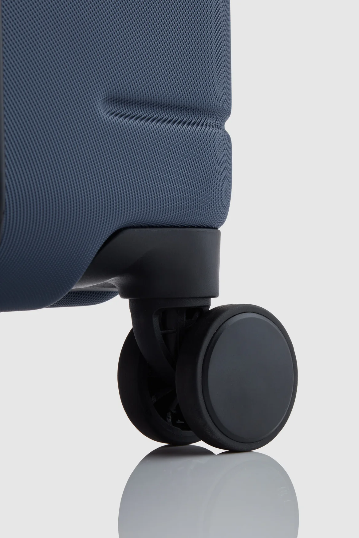 Stori Check-In 65cm Suitcase - Image 6