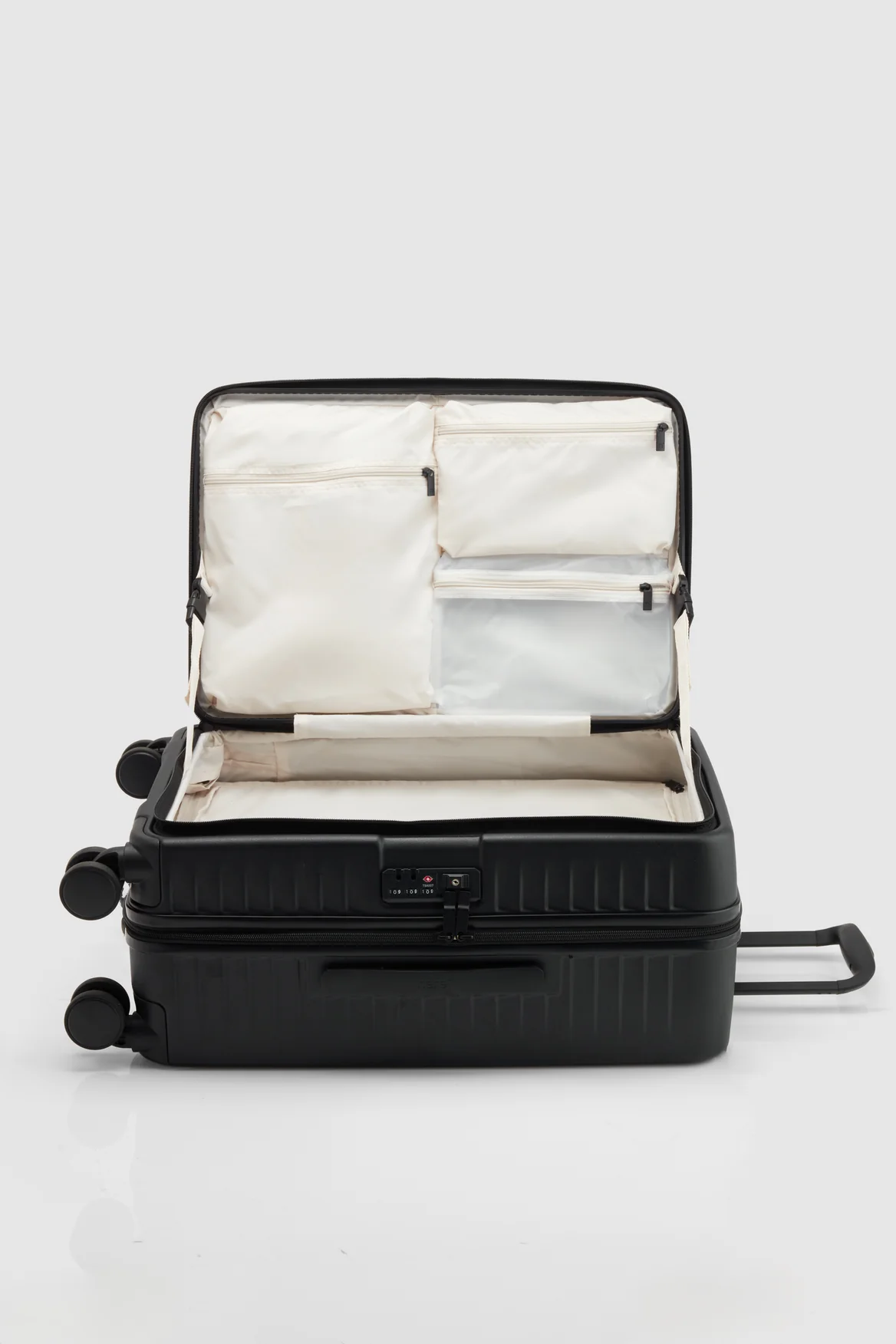 Venture Dual Open 56cm Suitcase - Image 3