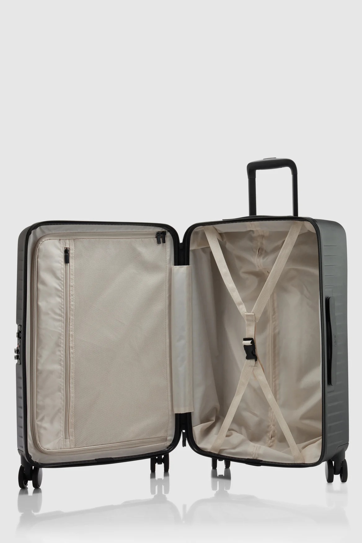 Venture Dual Open 56cm Suitcase - Image 5