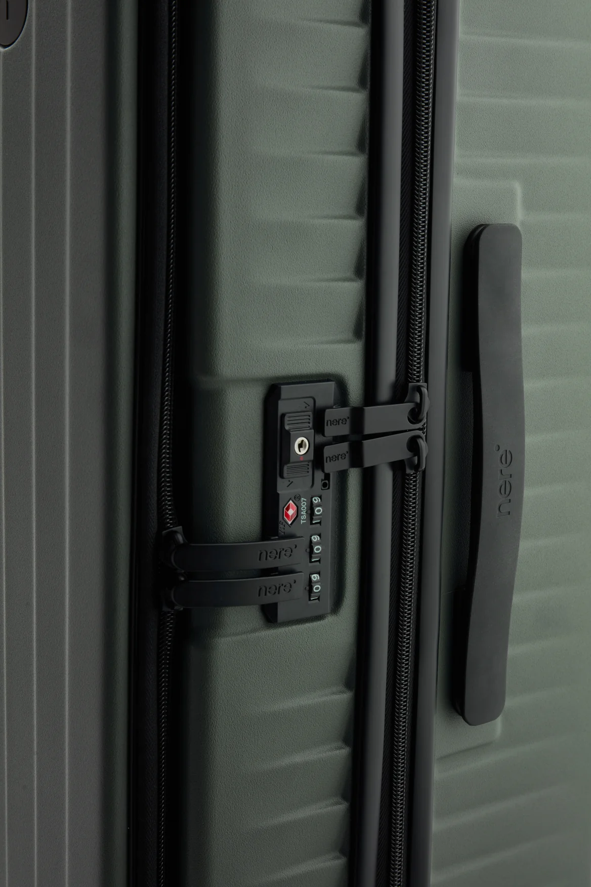 Venture Dual Open 56cm Suitcase - Image 8