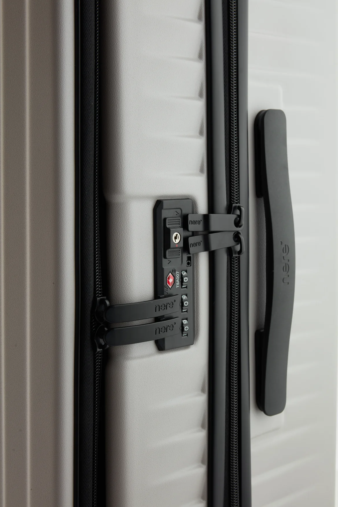 Venture Dual Open 56cm Suitcase - Image 8