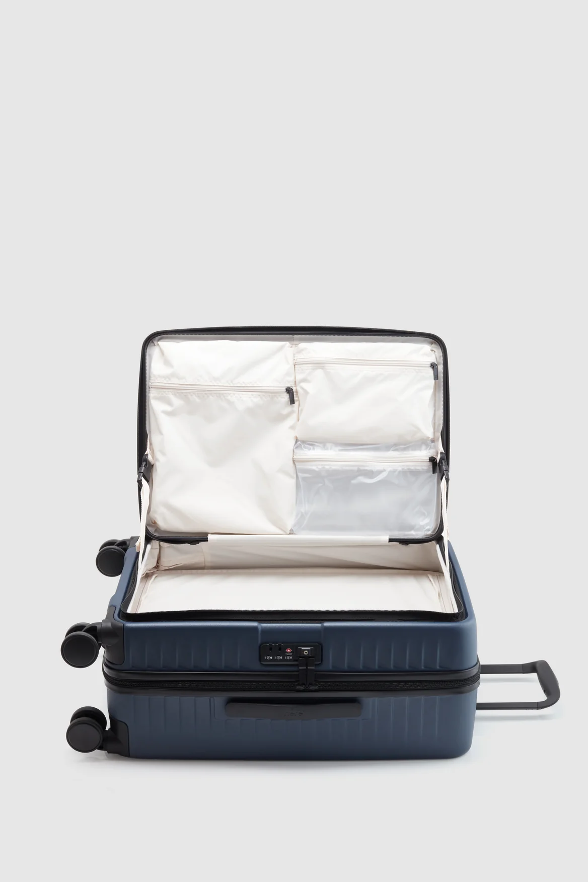 Venture Dual Open 56cm Suitcase - Image 3