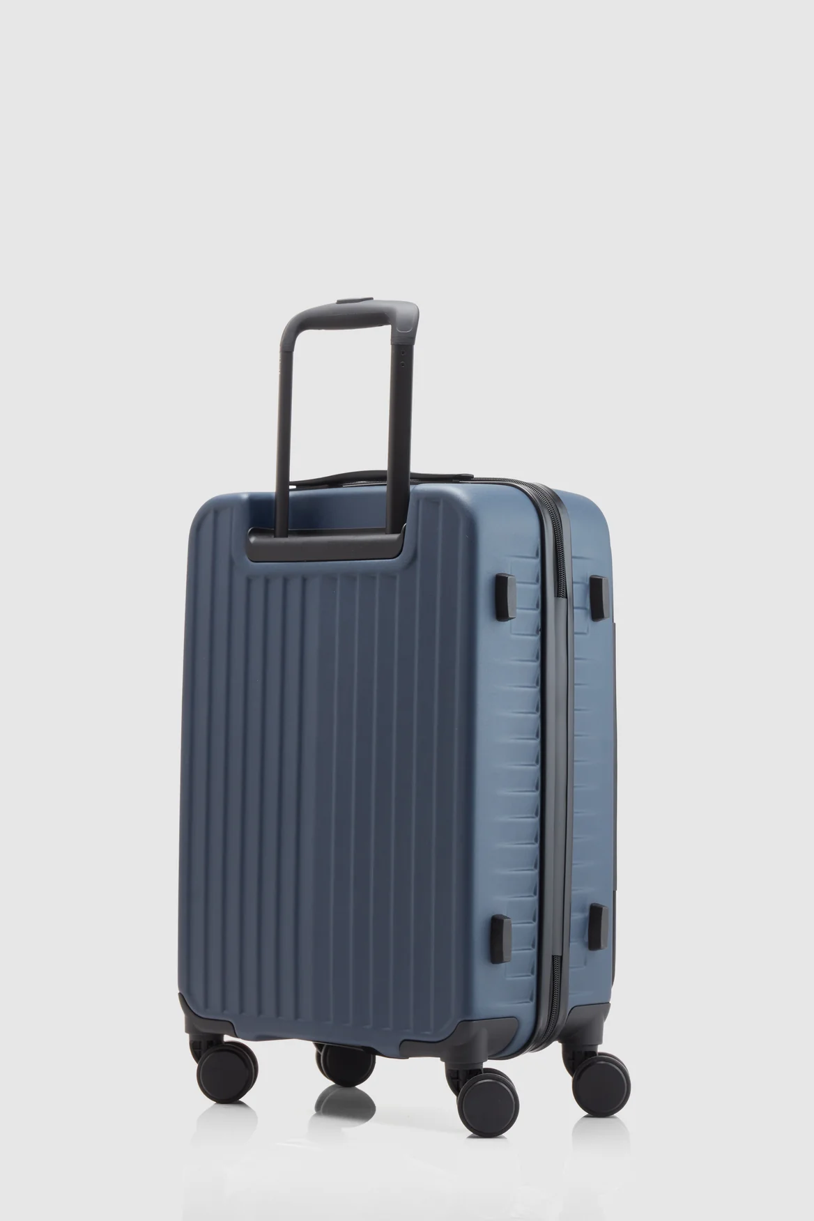 Venture Dual Open 56cm Suitcase - Image 6