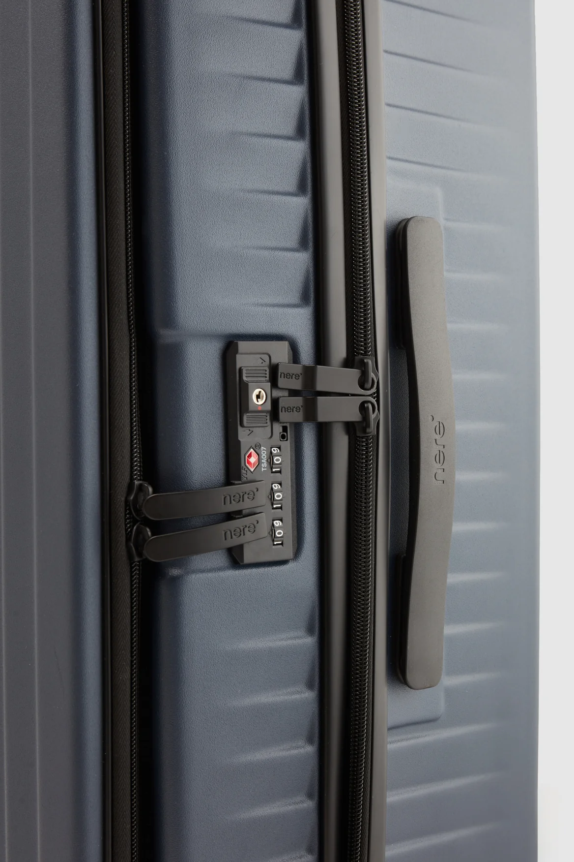 Venture Dual Open 56cm Suitcase - Image 8