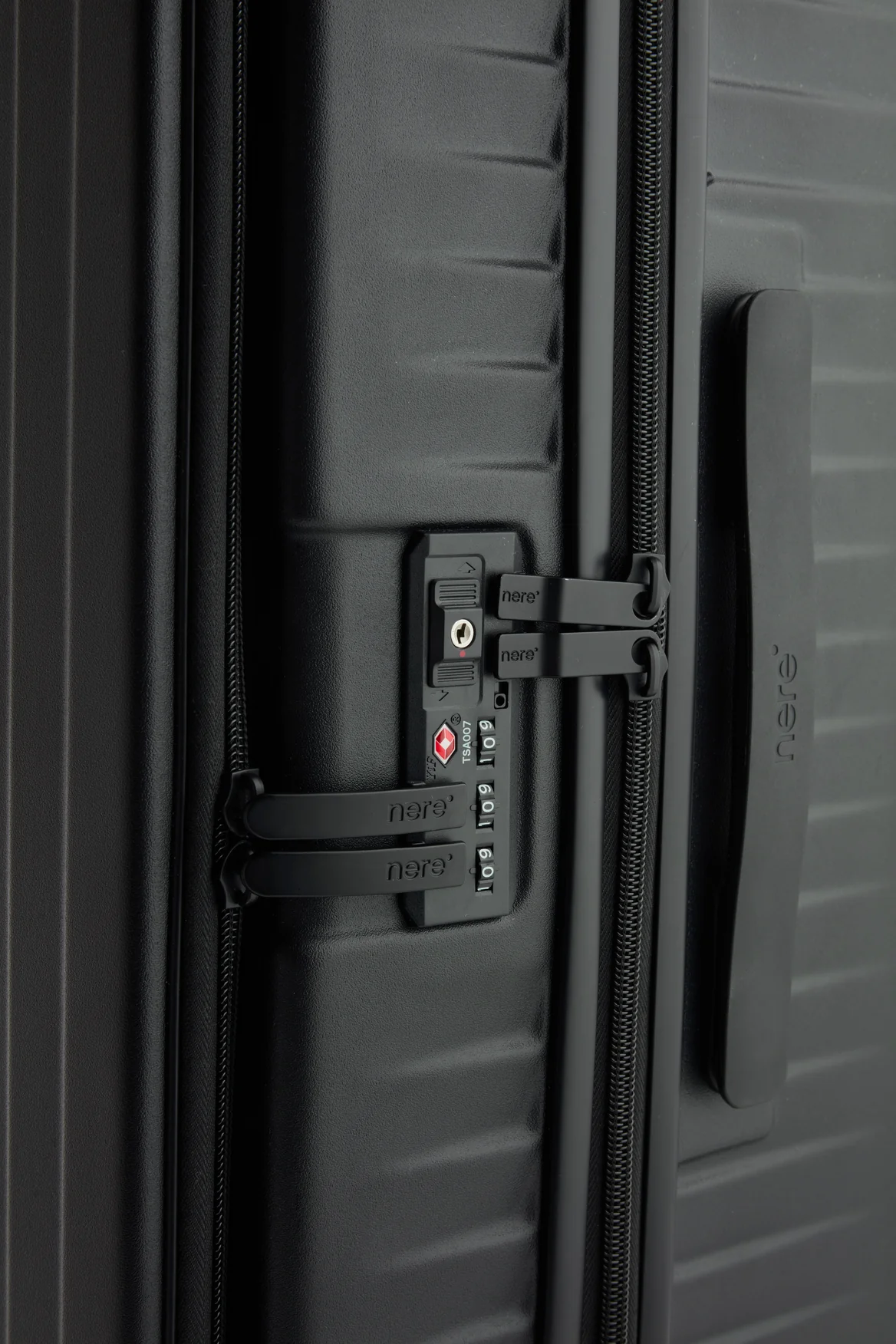 Venture Dual Open 66cm Suitcase - Image 8