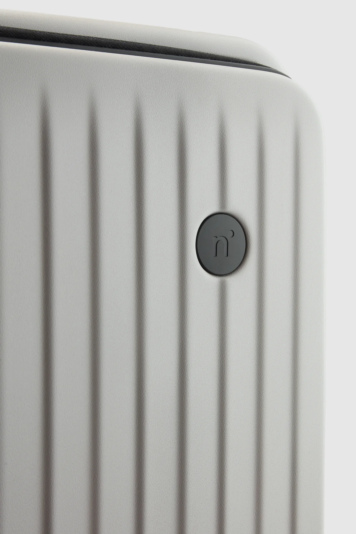 Venture Dual Open 66cm Suitcase - Image 9