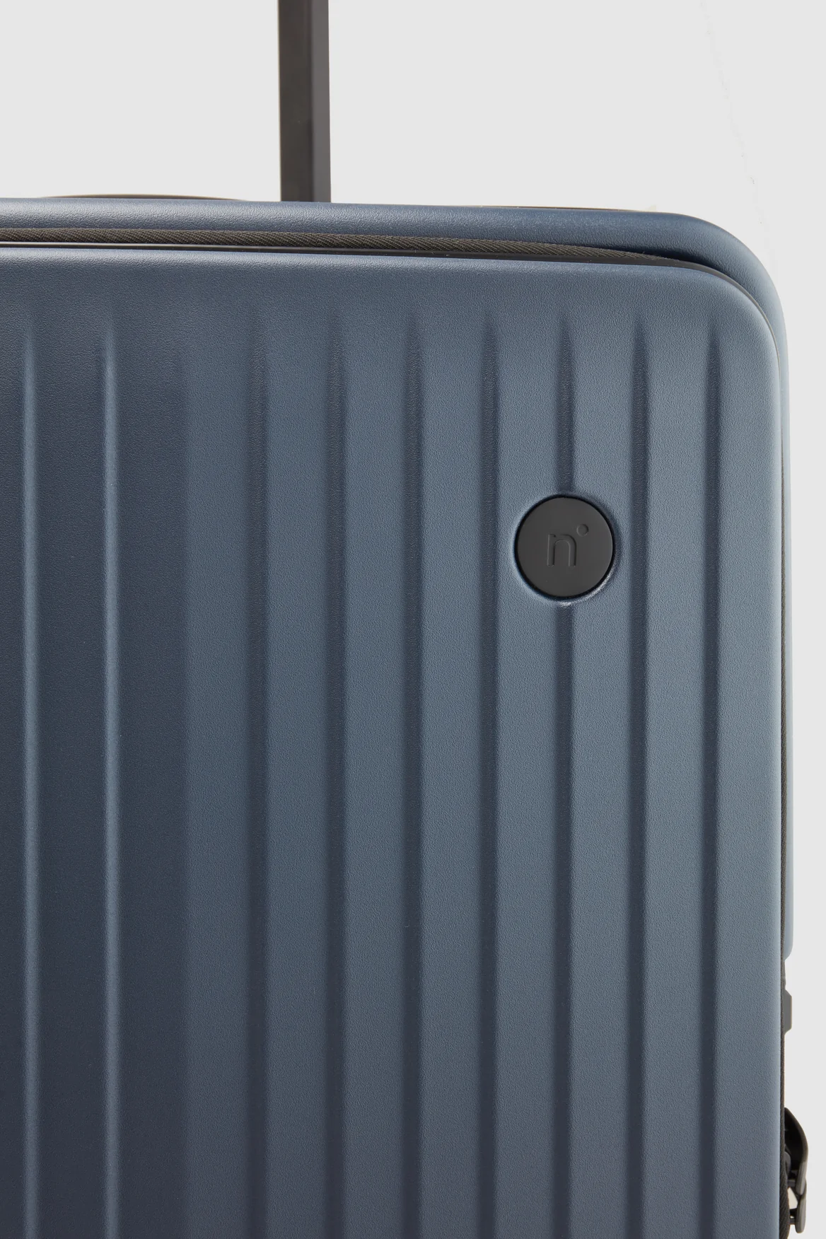 Venture Dual Open 66cm Suitcase - Image 9