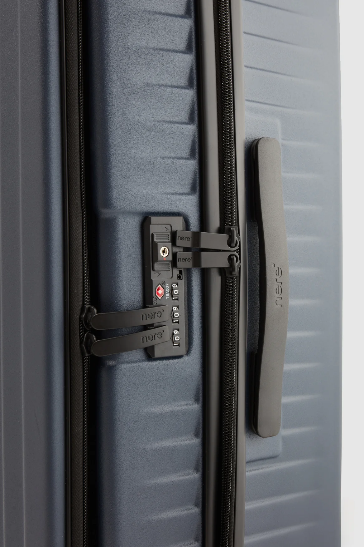 Venture Dual Open 76cm Suitcase - Image 8